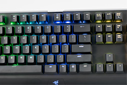 画像ギャラリー No.018のサムネイル画像 / 「Razer BlackWidow X Chroma」英語配列モデルを試す。「X」付きのBlackWidowは,従来モデルと何が違うのか