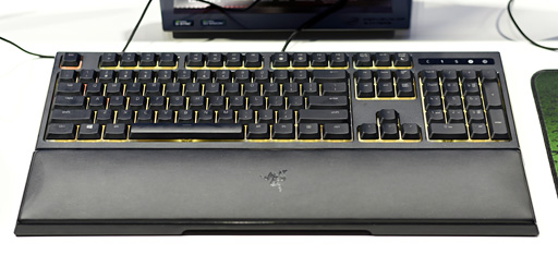 画像ギャラリー No.003のサムネイル画像 / ［TGS 2016］Razerの新スイッチ「メカ・メンブレン」とは一体ナニモノなのか。搭載キーボード「Razer Ornata」にインテルブースで触れてみた