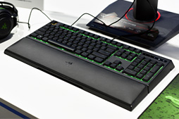 画像ギャラリー No.009のサムネイル画像 / ［TGS 2016］Razerの新スイッチ「メカ・メンブレン」とは一体ナニモノなのか。搭載キーボード「Razer Ornata」にインテルブースで触れてみた