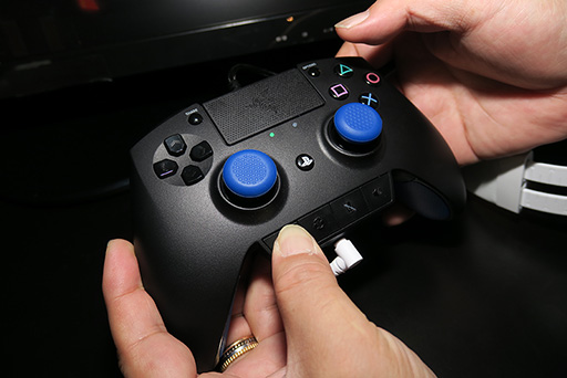 画像ギャラリー No.008のサムネイル画像 / ［CES 2017］Razer初のPS4用ゲームパッド「Raiju」。2万円超級のPS公式ライセンス取得済み入力デバイスに触ってきた