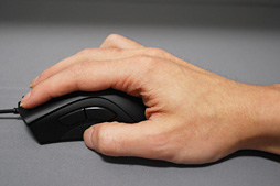 画像ギャラリー No.033のサムネイル画像 / 「Razer DeathAdder Elite」レビュー。ド定番マウスシリーズの最新作は,ゲーマーの期待に応えてくれるか