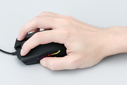 画像ギャラリー No.036のサムネイル画像 / 「Razer Lancehead Tournament Edition」レビュー。光学センサー搭載の左右対称形状採用マウスは,本当に「トーナメント向け」なのか