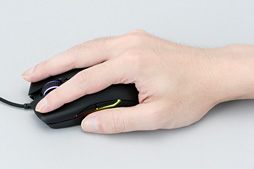 画像ギャラリー No.037のサムネイル画像 / 「Razer Lancehead Tournament Edition」レビュー。光学センサー搭載の左右対称形状採用マウスは,本当に「トーナメント向け」なのか