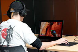 画像ギャラリー No.027のサムネイル画像 / 「Razer Blade Pro」ノートPCの2017年モデルを試す。薄型メカニカルキースイッチはとにかく素晴らしく,これだけでも買う価値がある