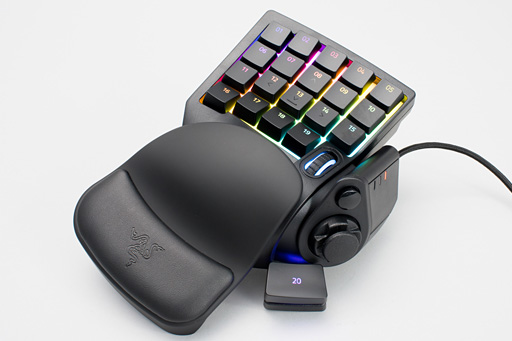 画像ギャラリー No.002のサムネイル画像 / 注目のホイール付き左手用キーパッド「Razer Tartarus V2」本日発売。ひとまず光らせてみた
