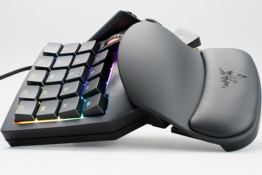 画像ギャラリー No.006のサムネイル画像 / 注目のホイール付き左手用キーパッド「Razer Tartarus V2」本日発売。ひとまず光らせてみた