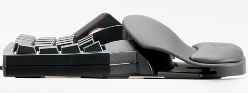 画像ギャラリー No.010のサムネイル画像 / 注目のホイール付き左手用キーパッド「Razer Tartarus V2」本日発売。ひとまず光らせてみた