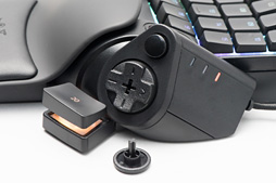 画像ギャラリー No.021のサムネイル画像 / 注目のホイール付き左手用キーパッド「Razer Tartarus V2」本日発売。ひとまず光らせてみた