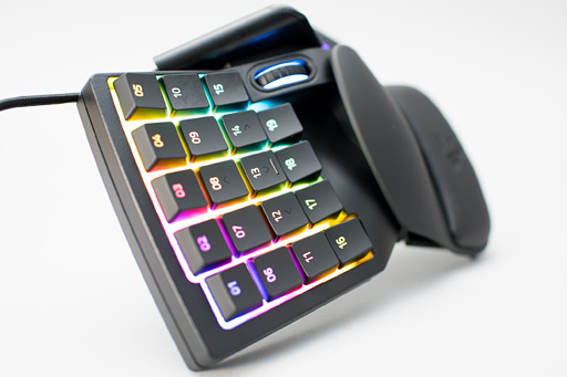 画像ギャラリー No.024のサムネイル画像 / 注目のホイール付き左手用キーパッド「Razer Tartarus V2」本日発売。ひとまず光らせてみた