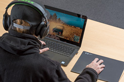 画像ギャラリー No.016のサムネイル画像 / 2017年版「Razer Blade」の4Kパネル搭載モデル，ミニレビュー。本気でゲームに使ってみた