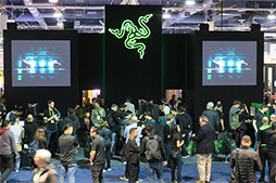 画像ギャラリー No.002のサムネイル画像 / ［CES 2018］Razer Phoneを填め込んで使うノートPC風コンセプトモデル「Project Linda」が登場。2.1chスピーカーと「HyperFlux」も