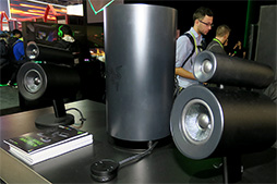 画像ギャラリー No.012のサムネイル画像 / ［CES 2018］Razer Phoneを填め込んで使うノートPC風コンセプトモデル「Project Linda」が登場。2.1chスピーカーと「HyperFlux」も