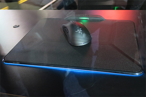 画像ギャラリー No.033のサムネイル画像 / ［CES 2018］Razer Phoneを填め込んで使うノートPC風コンセプトモデル「Project Linda」が登場。2.1chスピーカーと「HyperFlux」も