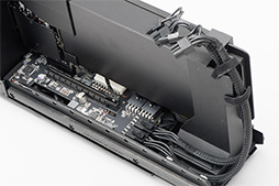 画像ギャラリー No.024のサムネイル画像 / 「Razer Core V2」レビュー。Thunderbolt 3接続の外付けグラフィックスボックス第2世代モデルは何が変わったか