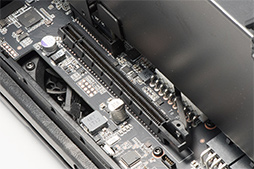 画像ギャラリー No.028のサムネイル画像 / 「Razer Core V2」レビュー。Thunderbolt 3接続の外付けグラフィックスボックス第2世代モデルは何が変わったか