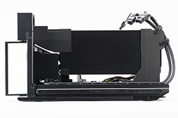 画像ギャラリー No.052のサムネイル画像 / 「Razer Core V2」レビュー。Thunderbolt 3接続の外付けグラフィックスボックス第2世代モデルは何が変わったか