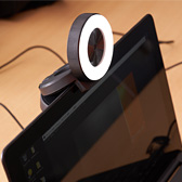 画像ギャラリー No.009のサムネイル画像 / リングライト付きWebカメラ「Razer Kiyo」を試す。最小限の照明でけっこうキレイに顔出し配信できるアイテムだ