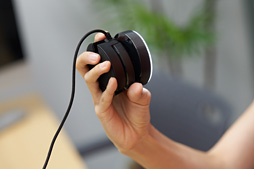 画像ギャラリー No.015のサムネイル画像 / リングライト付きWebカメラ「Razer Kiyo」を試す。最小限の照明でけっこうキレイに顔出し配信できるアイテムだ