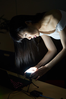 画像ギャラリー No.022のサムネイル画像 / リングライト付きWebカメラ「Razer Kiyo」を試す。最小限の照明でけっこうキレイに顔出し配信できるアイテムだ