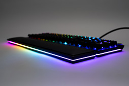 画像ギャラリー No.004のサムネイル画像 / 「Razer Huntsman」レビュー。国内発売決定済みの日本語配列モデルで「Opto-Mechanical」キースイッチの実力に迫る