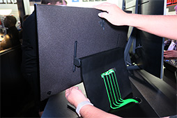画像ギャラリー No.008のサムネイル画像 / Razer初の液晶ディスプレイ「Raptor」展示機レポート。見れば見るほど欲しくなるデザインだ