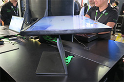 画像ギャラリー No.011のサムネイル画像 / Razer初の液晶ディスプレイ「Raptor」展示機レポート。見れば見るほど欲しくなるデザインだ