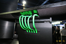 画像ギャラリー No.012のサムネイル画像 / Razer初の液晶ディスプレイ「Raptor」展示機レポート。見れば見るほど欲しくなるデザインだ