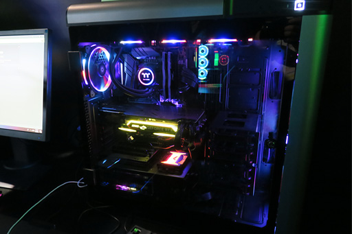 画像ギャラリー No.011のサムネイル画像 / Razerが触覚フィードバック機能「HyperSense」をゲーマーへ熱く提案。ヘッドセットではAmazon Alexa対応も実現へ