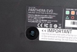 画像ギャラリー No.009のサムネイル画像 / Razerの新作アーケードスティック「Panthera Evo」レビュー。機能性と可搬性を兼ね備えた,トーナメントを勝ち抜くための1台