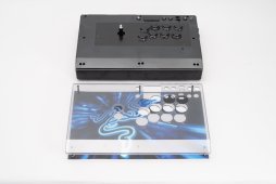 画像ギャラリー No.011のサムネイル画像 / Razerの新作アーケードスティック「Panthera Evo」レビュー。機能性と可搬性を兼ね備えた,トーナメントを勝ち抜くための1台