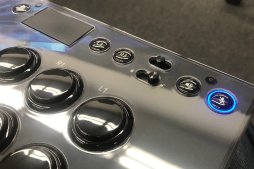 画像ギャラリー No.022のサムネイル画像 / Razerの新作アーケードスティック「Panthera Evo」レビュー。機能性と可搬性を兼ね備えた,トーナメントを勝ち抜くための1台