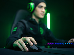画像ギャラリー No.002のサムネイル画像 / Razer，光学式スイッチ採用の新型マウス「Viper」を世界市場で発売。約69gという本体重量の軽さもポイント