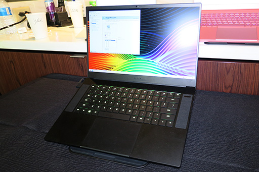 画像ギャラリー No.014のサムネイル画像 / Razer，NUCをベースにした小型デスクトップPC「Tomahawk」を発表。スマホ向け新型ゲームパッドなど多数の新製品も明らかに