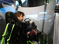 Razerのレースゲーム用のコクピットシステム「Razer Eracing Simulator」を早速体験してきた