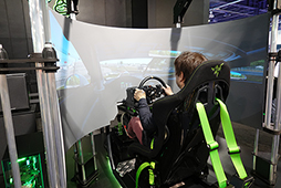 画像ギャラリー No.004のサムネイル画像 / Razer，話し声をクリアにする機能を備えたゲーマー向けマスクや，収納式有機ELディスプレイ搭載のゲーマー向けチェアを公開