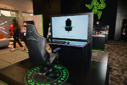 画像ギャラリー No.002のサムネイル画像 / Razer，振動機能付きチェアや天板にさまざまな機能を組み込めるデスク，音声明瞭化機能付きマスクをCES 2022で公開