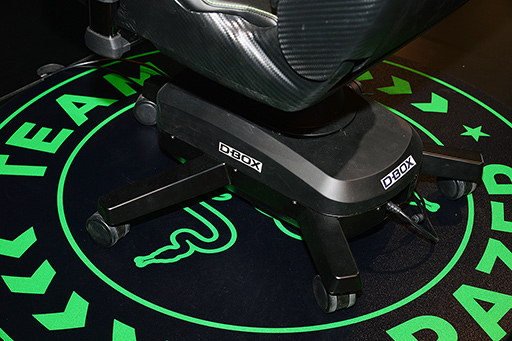 画像ギャラリー No.004のサムネイル画像 / Razer，振動機能付きチェアや天板にさまざまな機能を組み込めるデスク，音声明瞭化機能付きマスクをCES 2022で公開