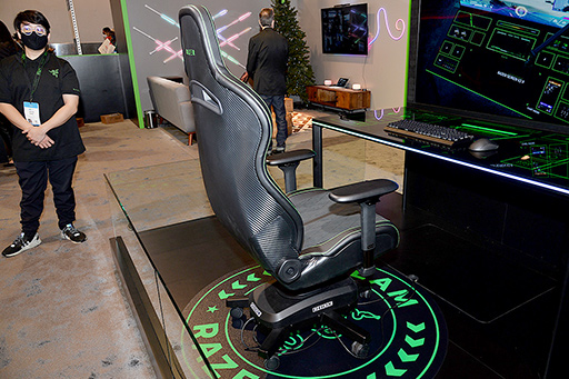 画像ギャラリー No.005のサムネイル画像 / Razer，振動機能付きチェアや天板にさまざまな機能を組み込めるデスク，音声明瞭化機能付きマスクをCES 2022で公開