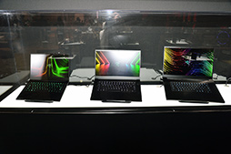 画像ギャラリー No.013のサムネイル画像 / Razer，振動機能付きチェアや天板にさまざまな機能を組み込めるデスク，音声明瞭化機能付きマスクをCES 2022で公開