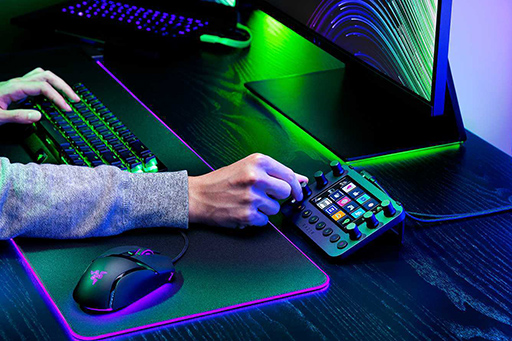 画像ギャラリー No.004のサムネイル画像 / Razer，実況配信向けキーパッド「Stream Controller」を発表。タッチ液晶ボタンやダイヤルを備えた外付け入力デバイス
