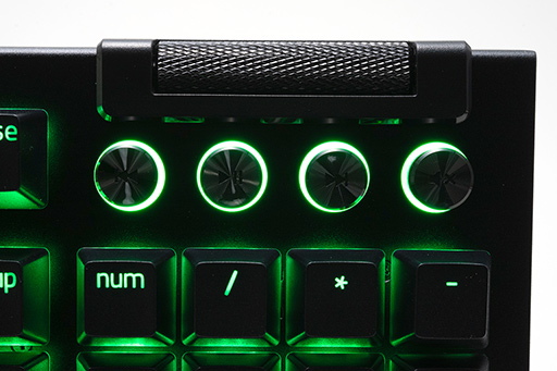 画像ギャラリー No.022のサムネイル画像 / Razer製キーボードのフラッグシップ「BlackWidow V4 Pro」をテスト。価格は高いが基本スペックの充実ぶりに感銘を受ける［レビュー］