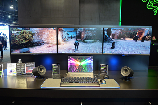 画像ギャラリー No.004のサムネイル画像 / Thunderbolt 5搭載の「Razer Blade 18」で4K×3画面でのゲームプレイが可能に? CES 2024のRazerブースをレポート