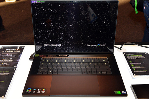 画像ギャラリー No.008のサムネイル画像 / Thunderbolt 5搭載の「Razer Blade 18」で4K×3画面でのゲームプレイが可能に? CES 2024のRazerブースをレポート