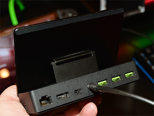 画像ギャラリー No.010のサムネイル画像 / 背もたれから風が出てくるゲーマー向けチェアやRTX 50搭載薄型ノートPCなどをRazerが展示