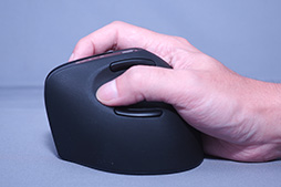 画像ギャラリー No.014のサムネイル画像 / Razerから来た縦型マウス「Pro Click V2 Vertical」は,ゲームで実用的に使えるのか?【レビュー】
