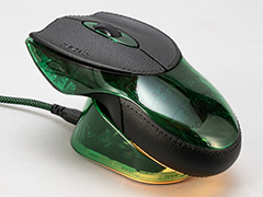 約23万円でも完売したマウス!?　Razer初のゲーマー向けマウスを復刻した「Razer Boomslang」20周年モデルを写真で見る