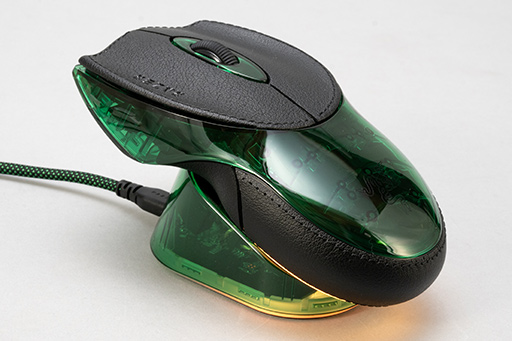 画像ギャラリー No.003のサムネイル画像 / 約23万円でも完売したマウス!? Razer初のゲーマー向けマウスを復刻した「Razer Boomslang」20周年モデルを写真で見る