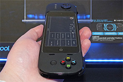 画像ギャラリー No.009のサムネイル画像 / iPhoneでのゲーム体験が大きく変わる? iPhone 5s&5用ゲームパッド「G550」ファーストインプレッション。Apple Storeでは12月13日に先行発売