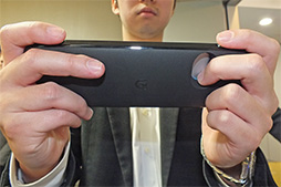 画像ギャラリー No.015のサムネイル画像 / iPhoneでのゲーム体験が大きく変わる? iPhone 5s&5用ゲームパッド「G550」ファーストインプレッション。Apple Storeでは12月13日に先行発売