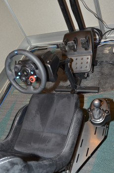 画像ギャラリー No.011のサムネイル画像 / ［E3 2015］Logitech Gの新型ステアリングコントローラ「G29」「G920」がお披露目。デュアルモーター採用ステアリングの操作感を体験してきた